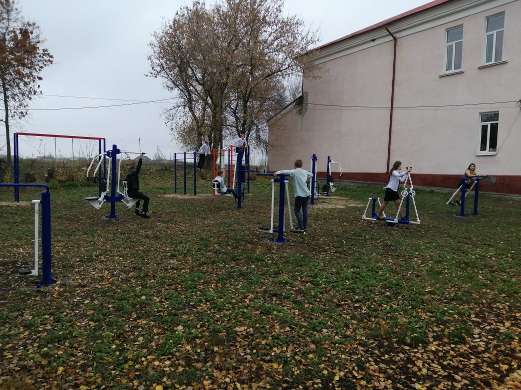На территории досугового центра с. Никольского была оборудована новая спортивная площадка.